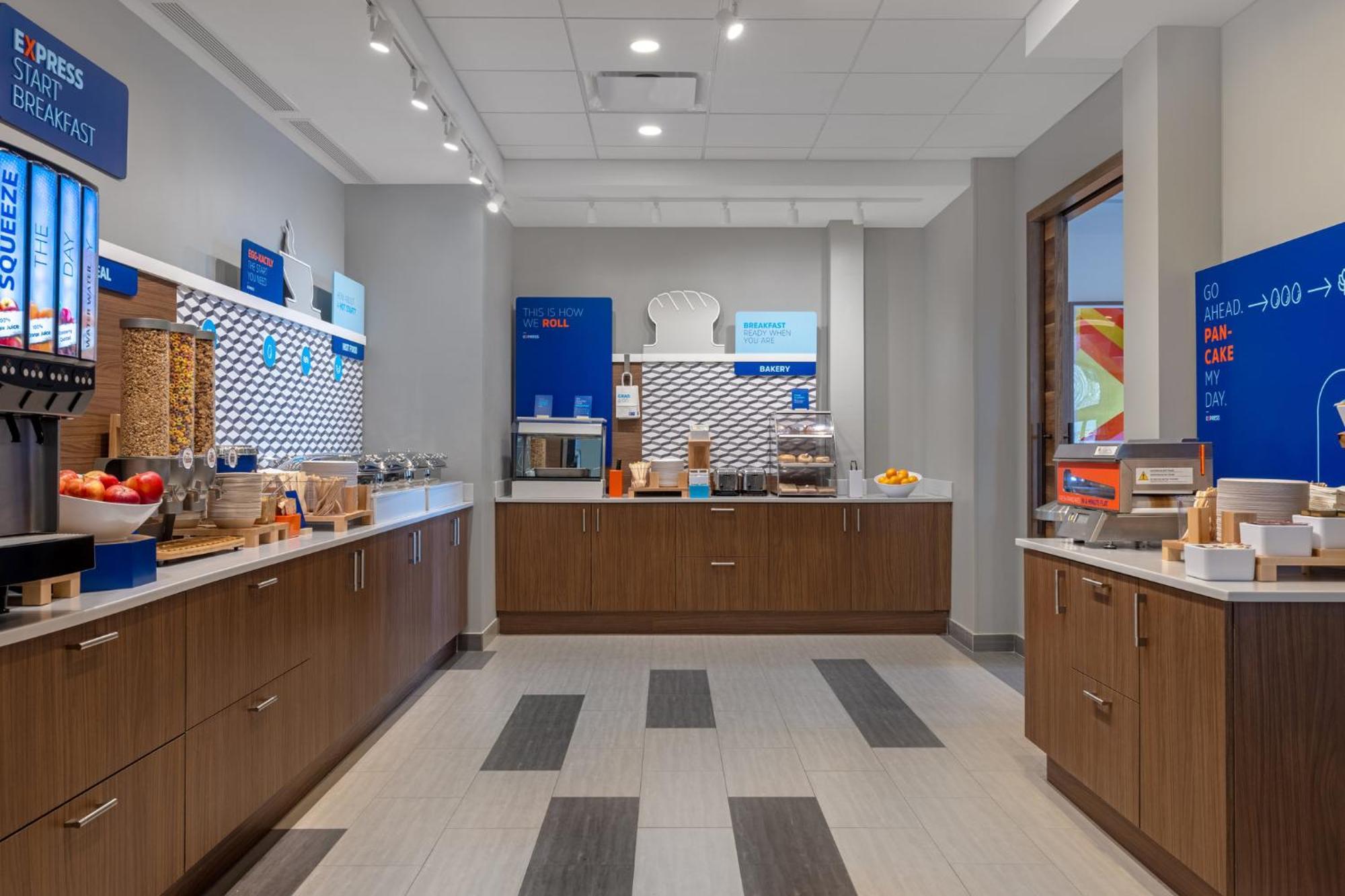 Holiday Inn Express & Suites St Thomas Сен Тома Екстериор снимка