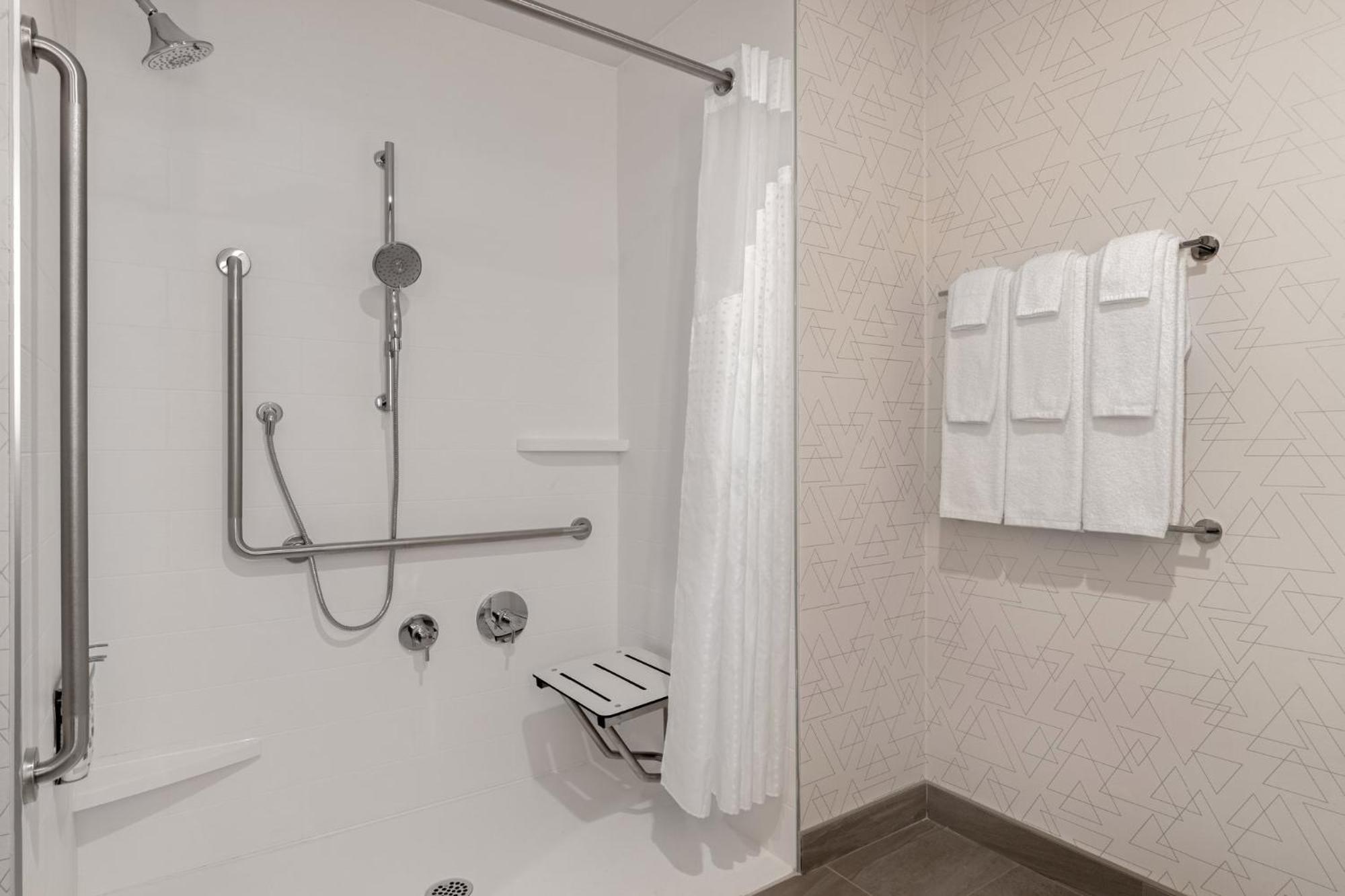Holiday Inn Express & Suites St Thomas Сен Тома Екстериор снимка