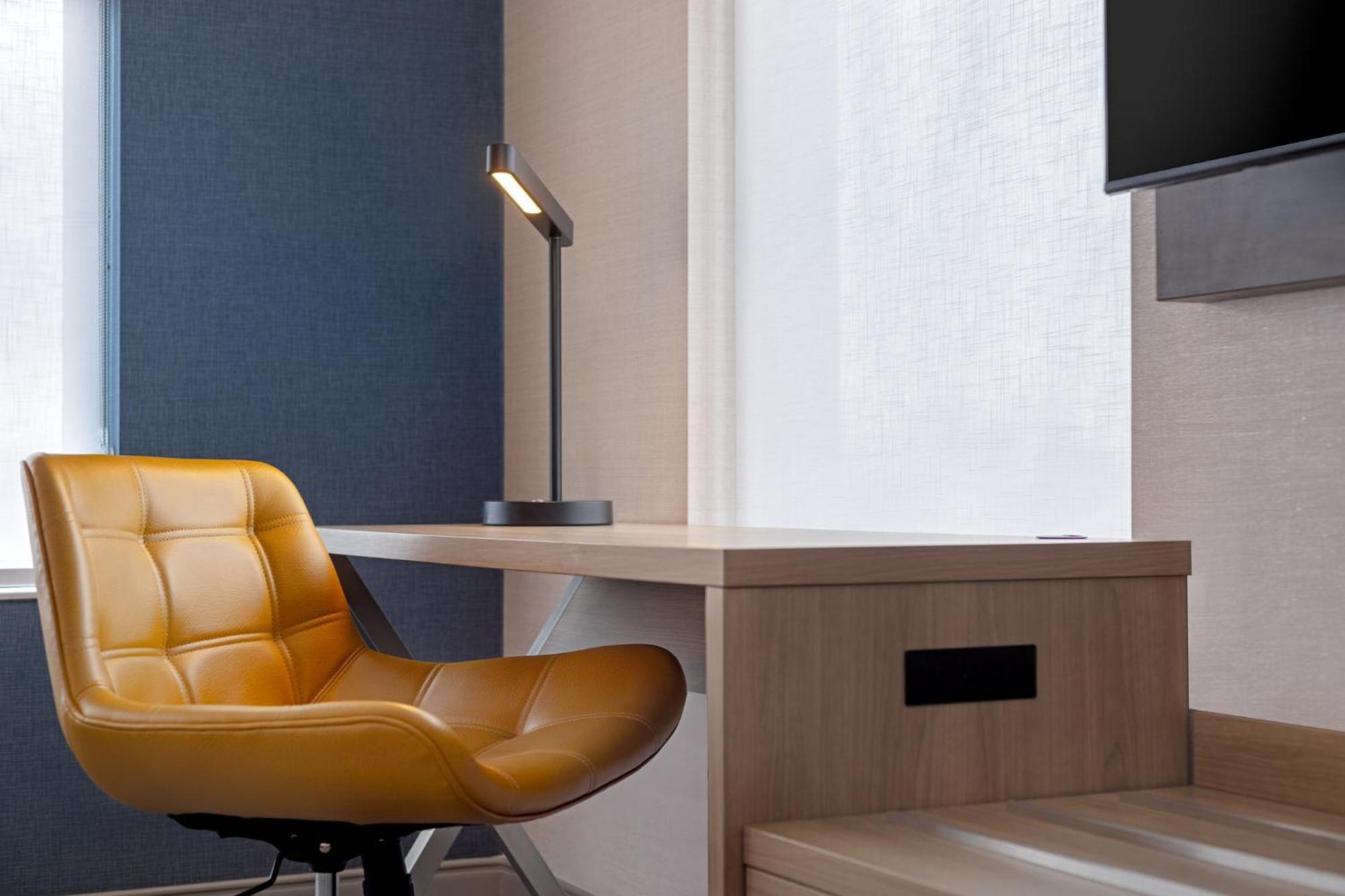 Holiday Inn Express & Suites St Thomas Сен Тома Екстериор снимка