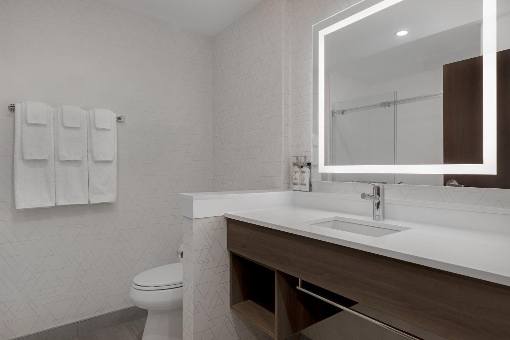 Holiday Inn Express & Suites St Thomas Сен Тома Екстериор снимка