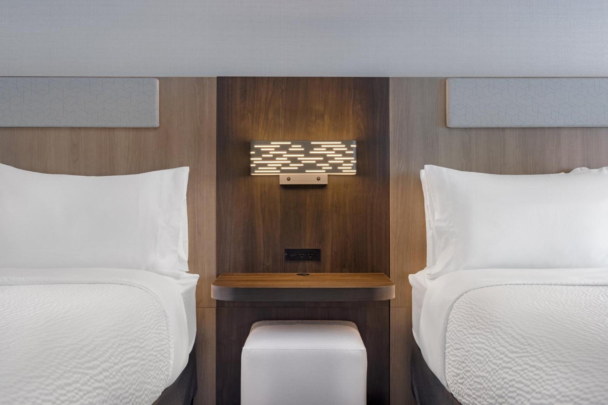 Holiday Inn Express & Suites St Thomas Сен Тома Екстериор снимка
