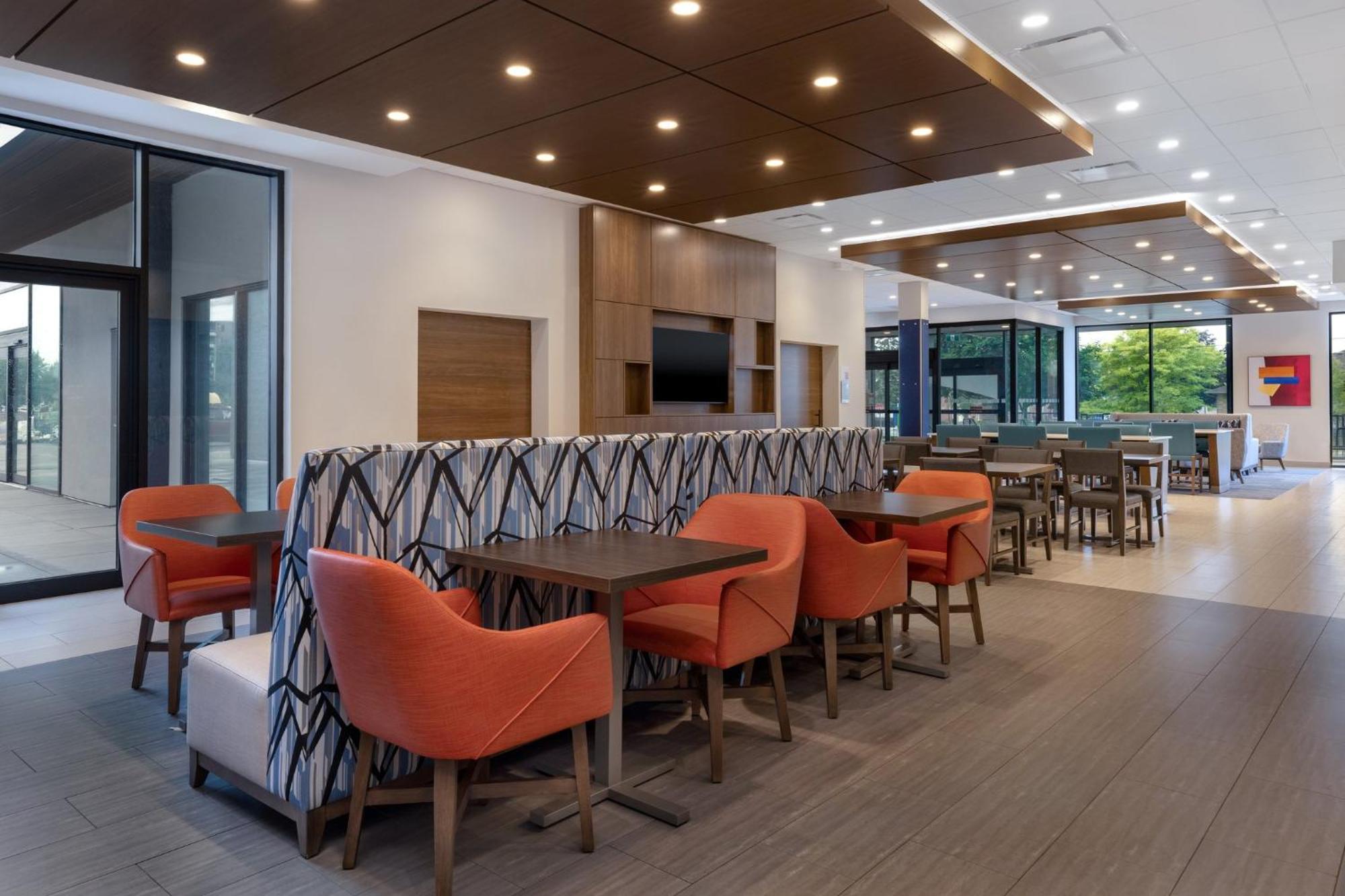 Holiday Inn Express & Suites St Thomas Сен Тома Екстериор снимка